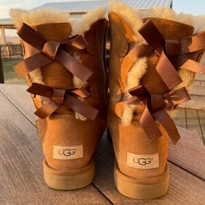 UGG Tan Boots with Shearling and Bows
